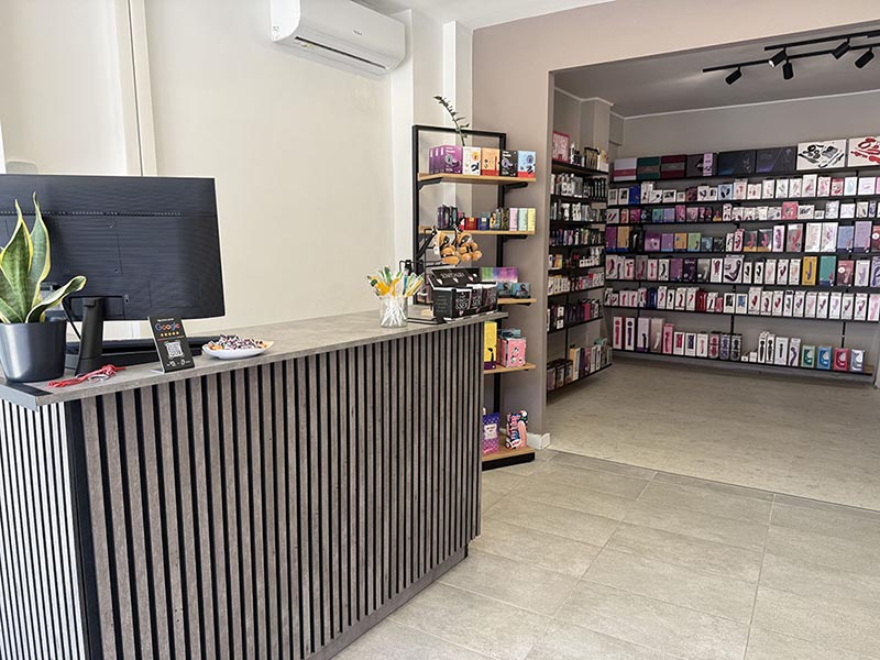 Το εσωτερικό του καταστήματοσ Miloxshop