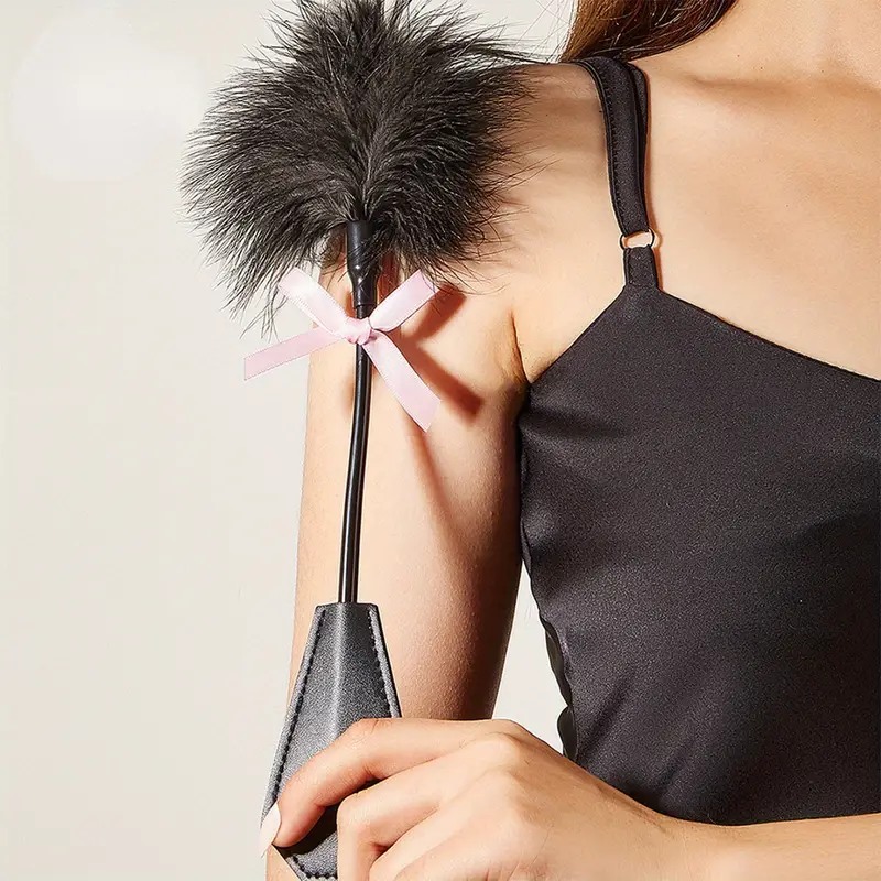 Love Market Βίτσα με Φτερό Love Market Μαύρη Μαστίγια & Paddles