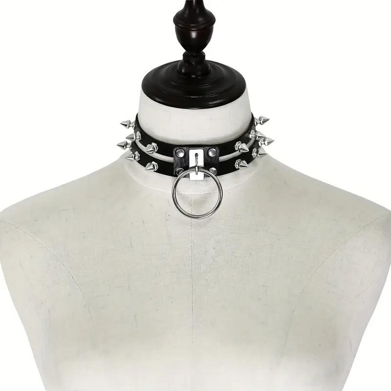 Collar with Spikes and Big Ring Black