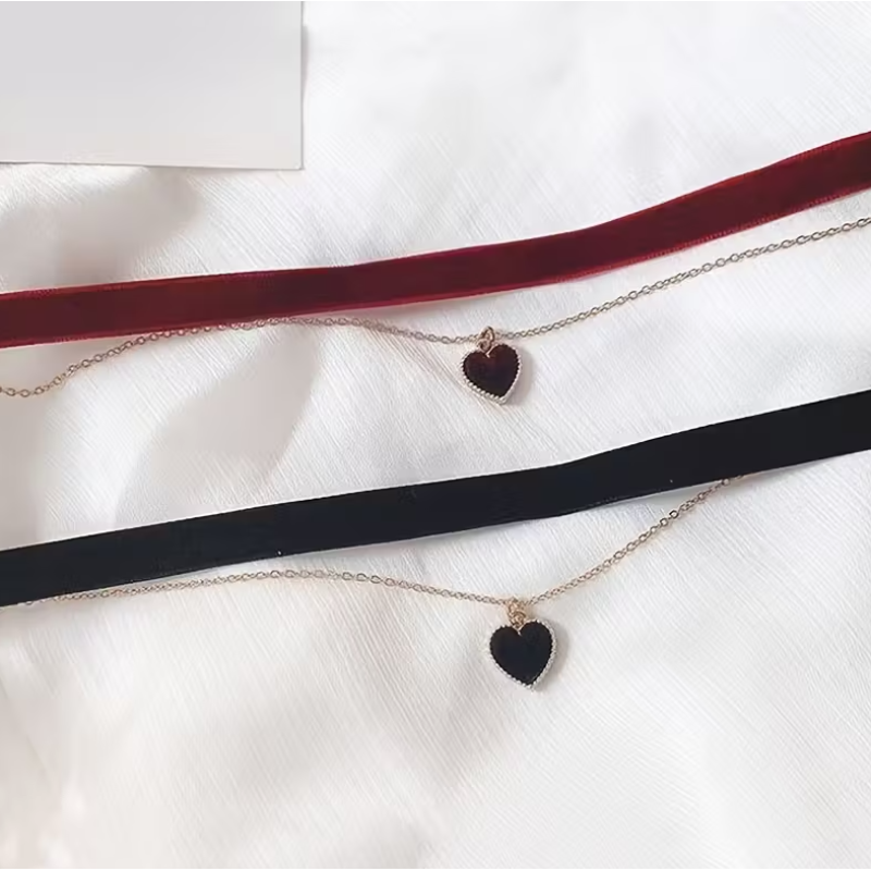 Σετ Βελούδινα Choker με Καρδιά Love Market Σετ Βελούδινα Choker με Καρδιά Chokers & Στέκες
