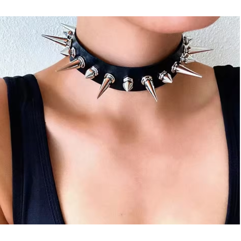 Collar with Spikes Love Market Black