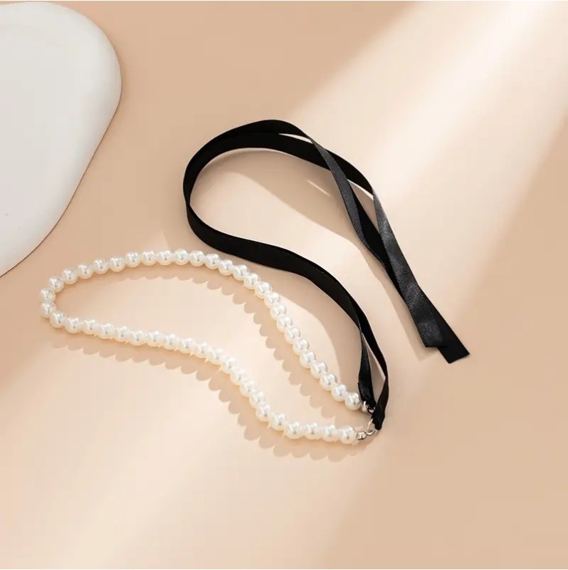 Pearl Choker with Black Bowknot